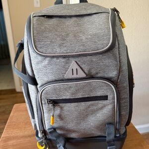 Platinum Street Tech Pro 300 Large Backpack-Gray